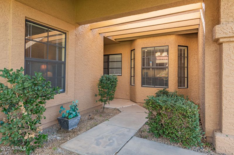 9028 E Winchcomb Dr, Scottsdale, AZ 85260