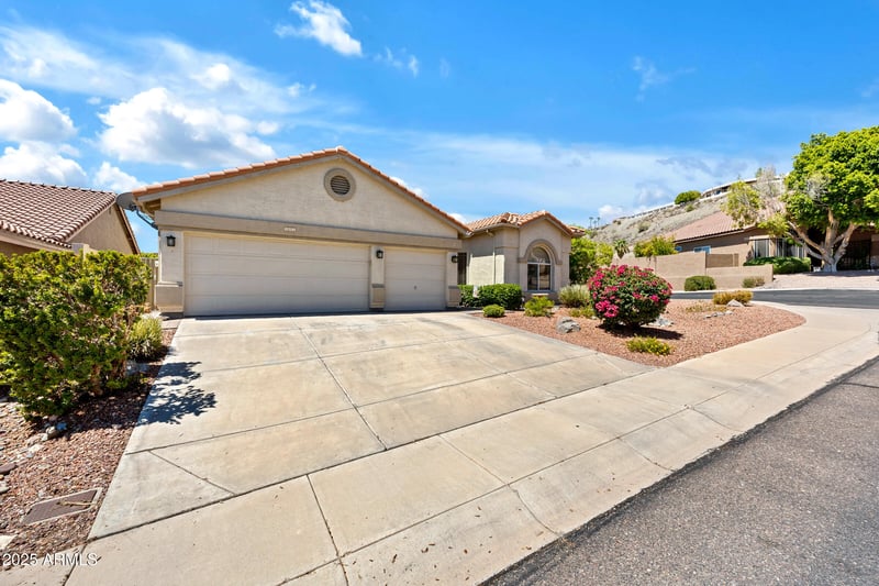 903 Hiddenview Dr, Phoenix, AZ 85048