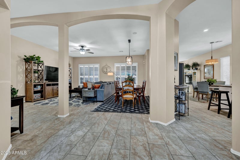 903 Hiddenview Dr, Phoenix, AZ 85048