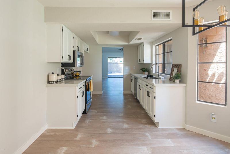 9031 E Winchcomb Dr, Scottsdale, AZ 85260
