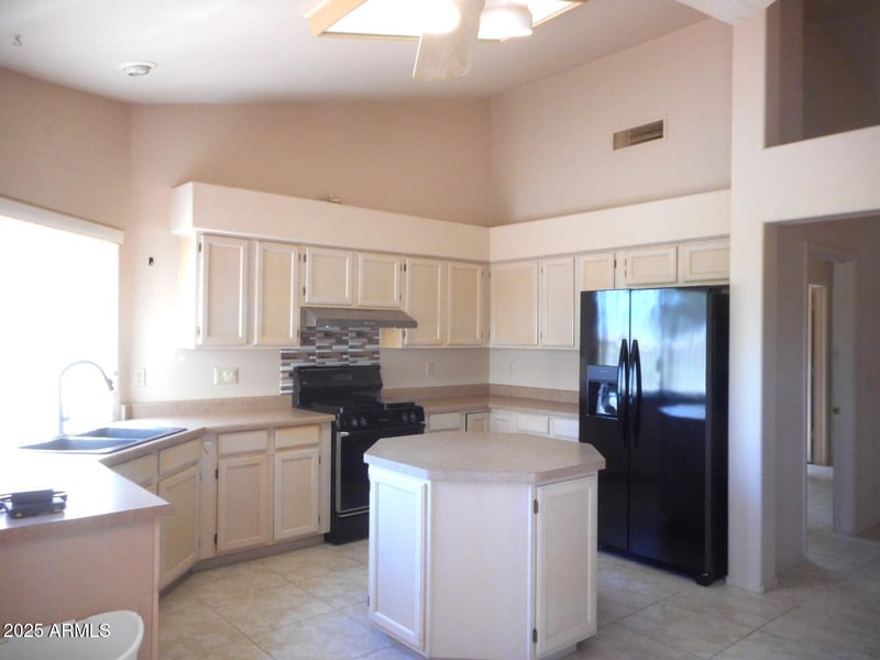 9031 Taro Ln, Peoria, AZ 85382
