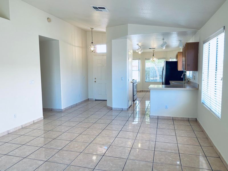 9033 W Monte Vista Rd, Phoenix, AZ 85037