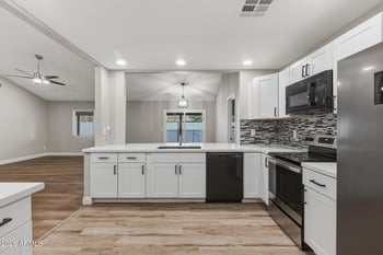9033 W Vogel Ave, Peoria, AZ 85345
