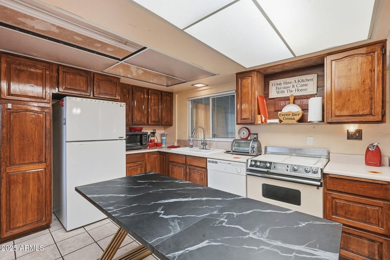 9034 38th Dr, Phoenix, AZ 85051