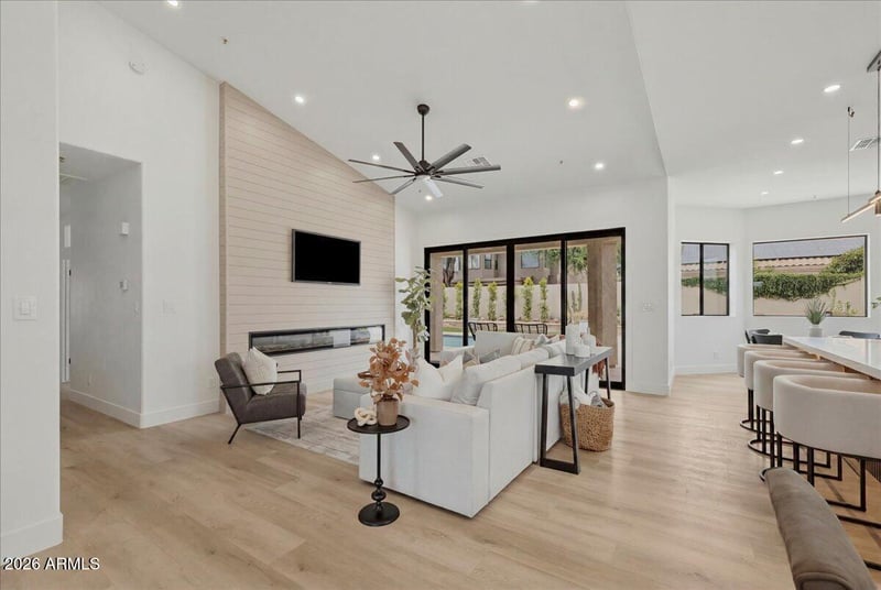 9034 E Helm Dr, Scottsdale, AZ 85260