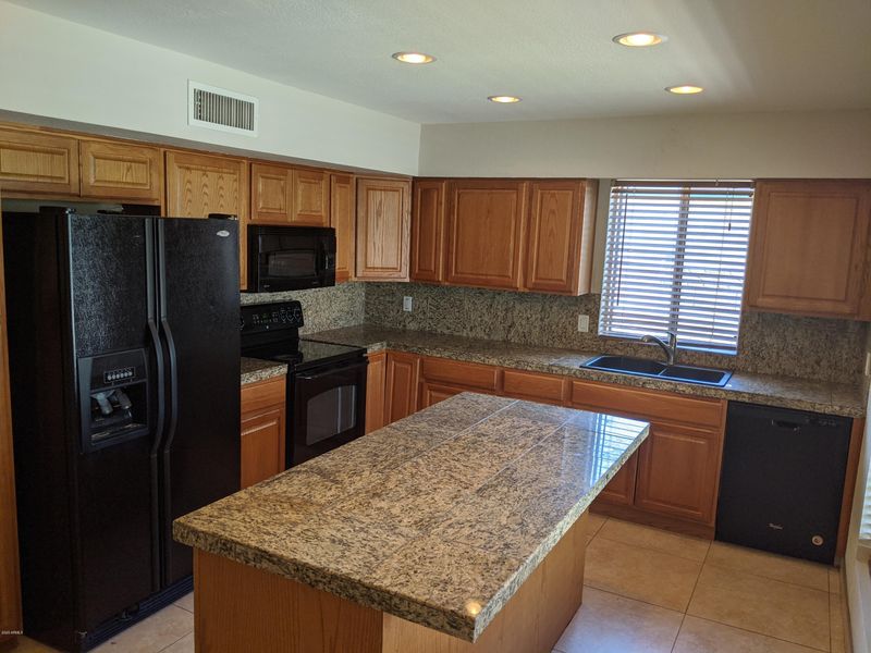 9034 N 48th Dr, Glendale, AZ 85302