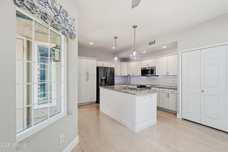 9034 W Port Royale Ln, Peoria, AZ 85381