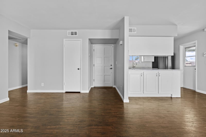 9037 52nd Dr, Glendale, AZ 85302