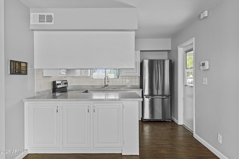 9037 52nd Dr, Glendale, AZ 85302