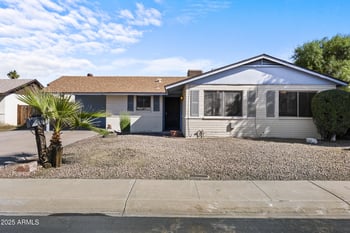 9037 52nd Dr, Glendale, AZ 85302