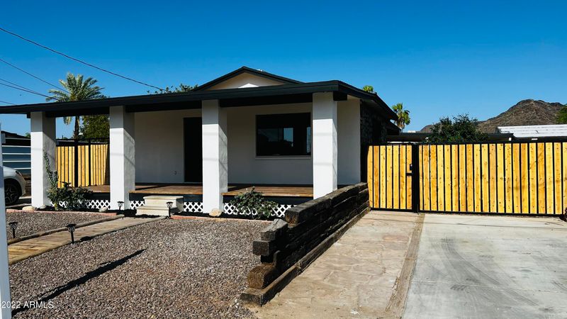 9037 N 9th St, Phoenix, AZ 85020