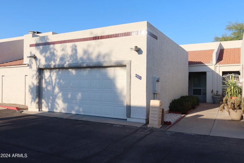 9041 N 47th Ln, Glendale, AZ 85302