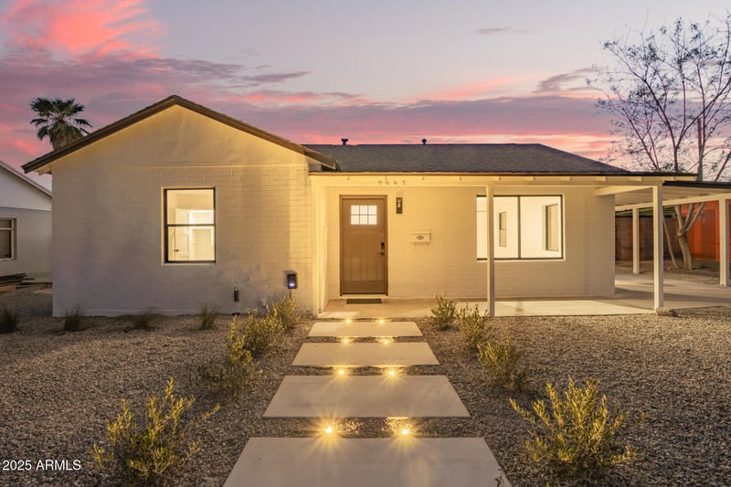 9042 3rd Ave, Phoenix, AZ 85021