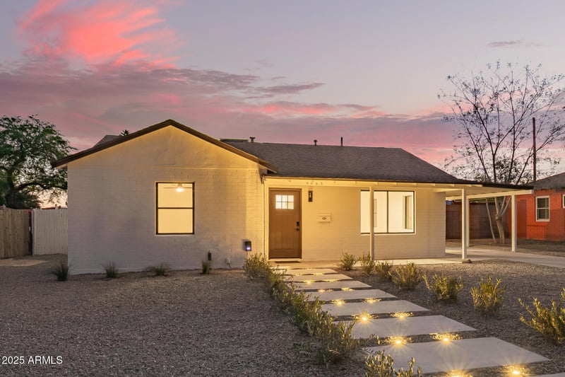 9042 3rd Ave, Phoenix, AZ 85021