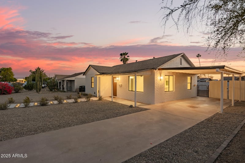 9042 3rd Ave, Phoenix, AZ 85021