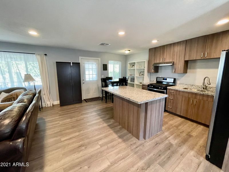 9043 N 10th St, Phoenix, AZ 85020