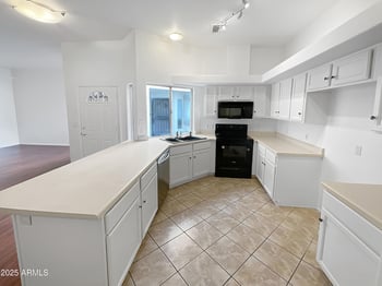 9044 47th Ct, Glendale, AZ 85302