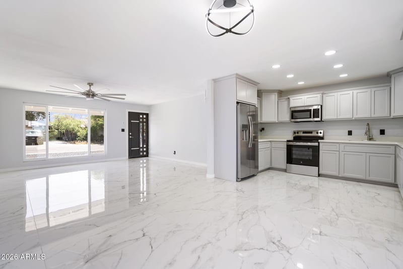 9044 16th Dr, Phoenix, AZ 85021