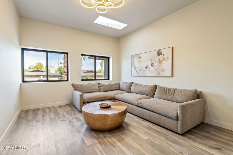 9046 28th St, Phoenix, AZ 85028