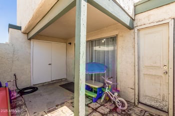 9046 51st Ln, Glendale, AZ 85302
