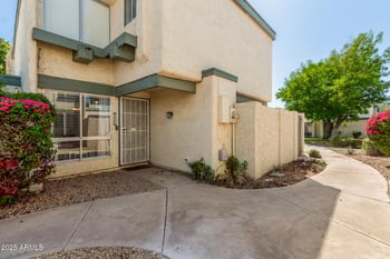 9046 51st Ln, Glendale, AZ 85302