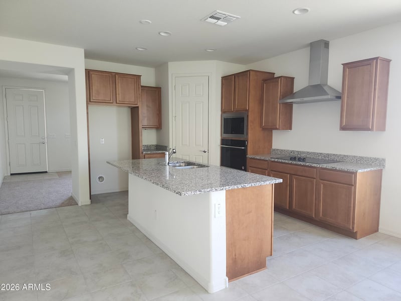 9046 W Luke Ave, Glendale, AZ 85305