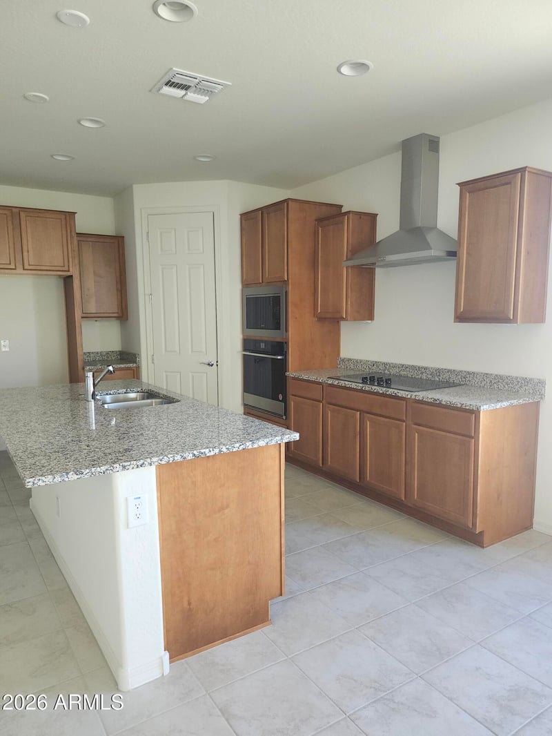 9046 W Luke Ave, Glendale, AZ 85305