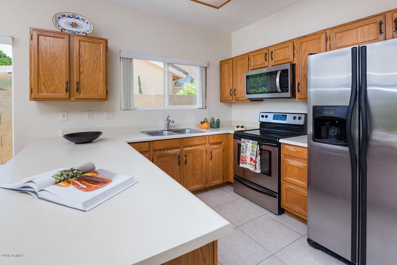 9048 E Kalil Dr, Scottsdale, AZ 85260