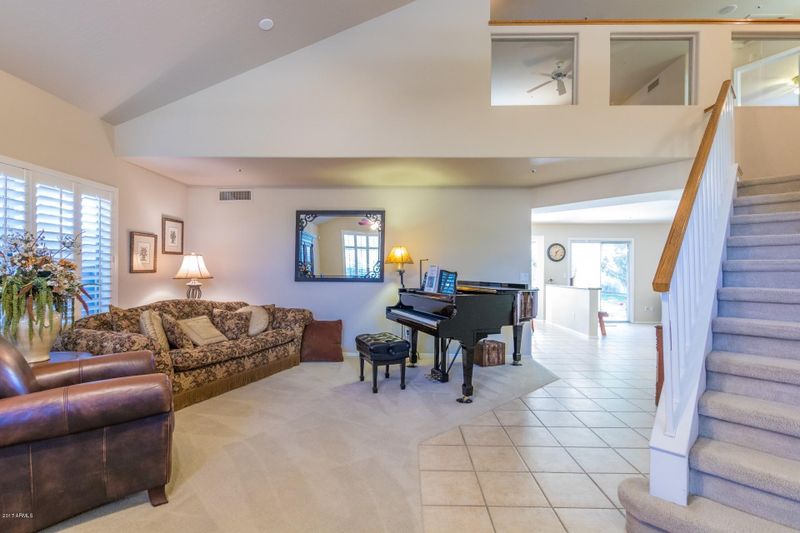 9049 E Meadow Hill Dr, Scottsdale, AZ 85260