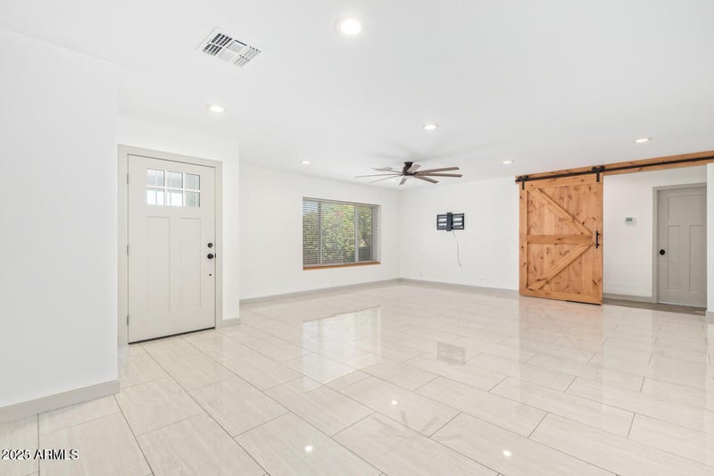 905 Bell De Mar Dr, Tempe, AZ 85283