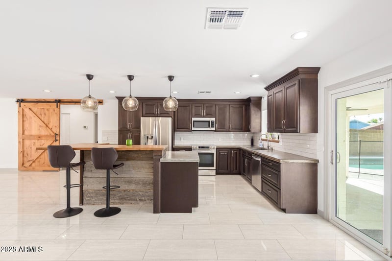 905 Bell De Mar Dr, Tempe, AZ 85283