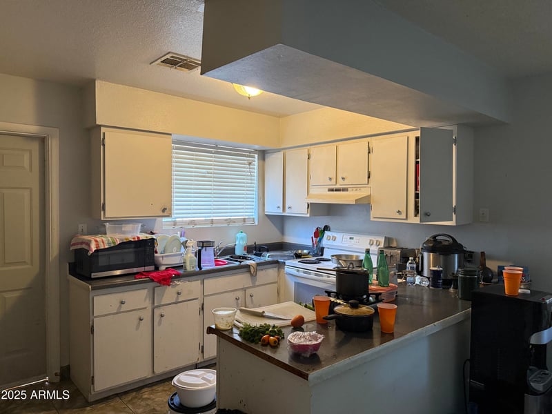 905 Helena Dr, Phoenix, AZ 85023