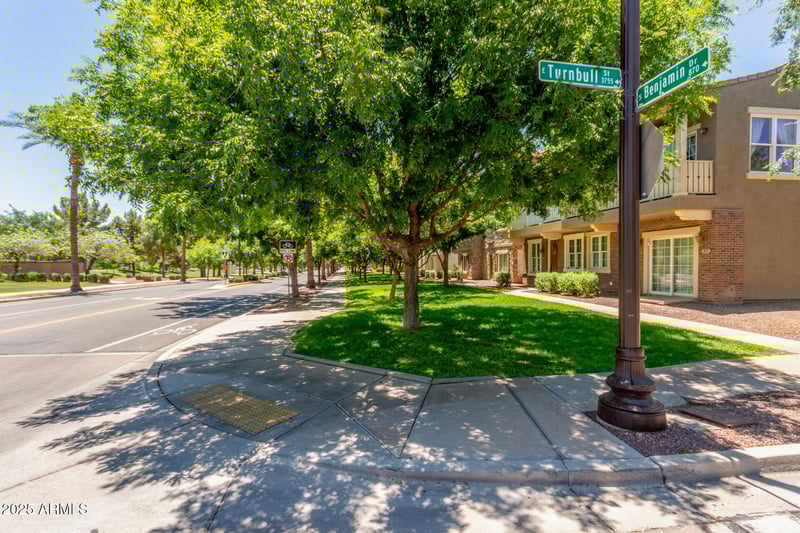 905 Osborn Ln, Gilbert, AZ 85296