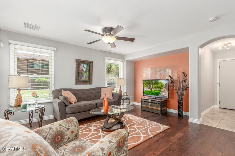 905 Osborn Ln, Gilbert, AZ 85296