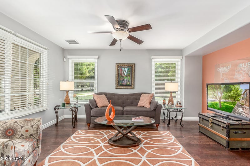 905 Osborn Ln, Gilbert, AZ 85296