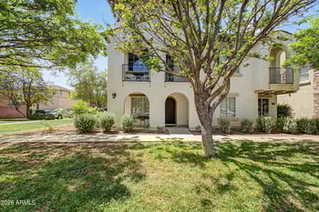 905 Osborn Ln, Gilbert, AZ 85296