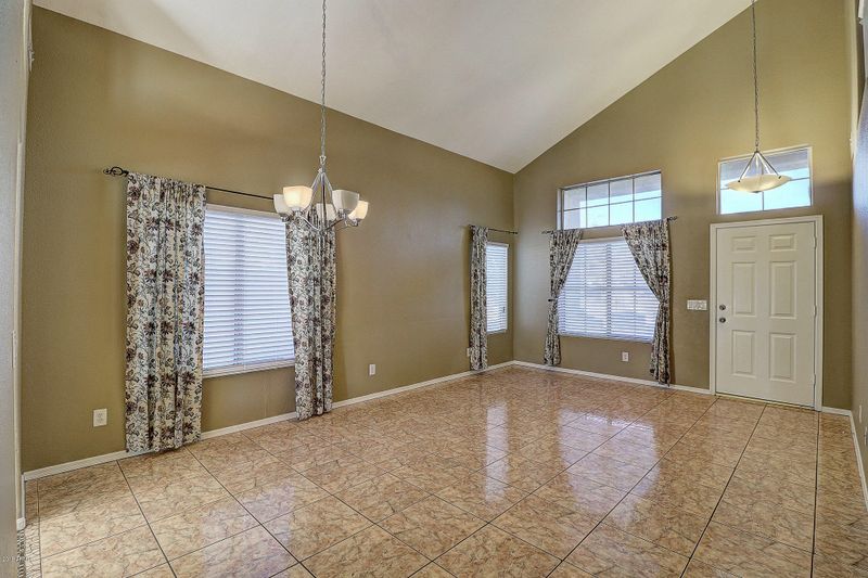 905 W Vaughn Ave, Gilbert, AZ 85233