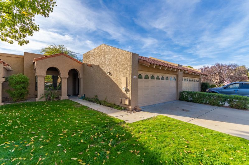 9051 E Winchcomb Dr, Scottsdale, AZ 85260