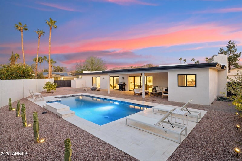 9052 29th St, Phoenix, AZ 85028