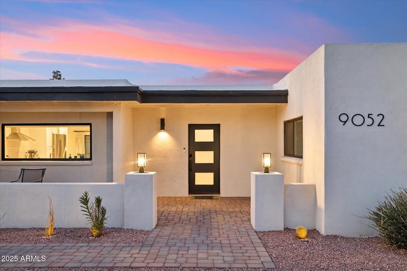 9052 29th St, Phoenix, AZ 85028