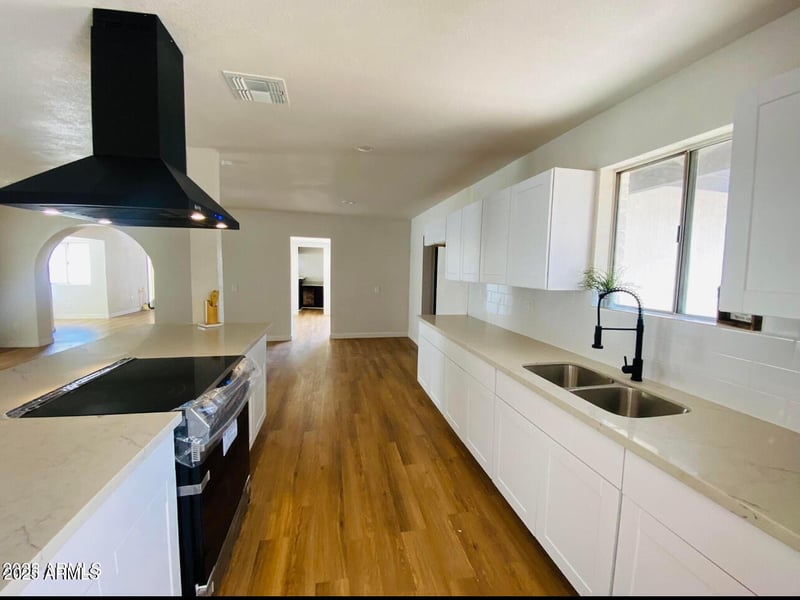 9053 53rd Ave, Glendale, AZ 85302