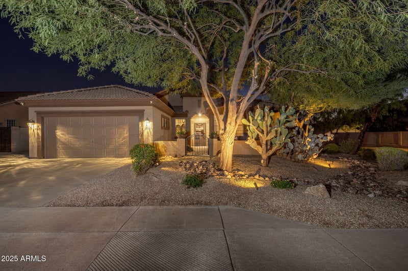 9053 Hobart St, Mesa, AZ 85207