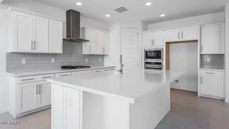 9054 169th Dr, Goodyear, AZ 85338