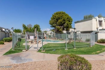 9054 51st Ln, Glendale, AZ 85302