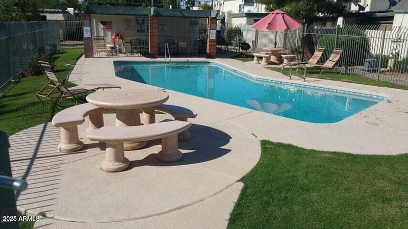 9054 51st Ln, Glendale, AZ 85302