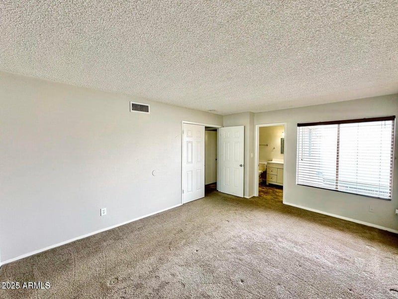 9054 51st Ln, Glendale, AZ 85302