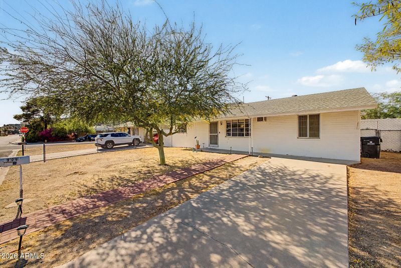906 E Cinnabar Ave, Phoenix, AZ 85020