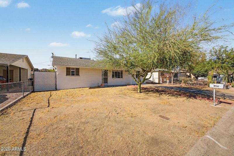 906 E Cinnabar Ave, Phoenix, AZ 85020