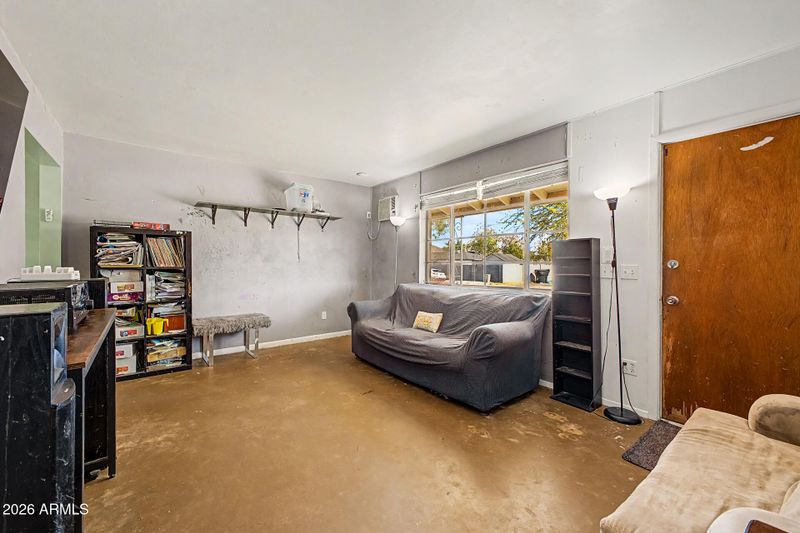 906 E Cinnabar Ave, Phoenix, AZ 85020