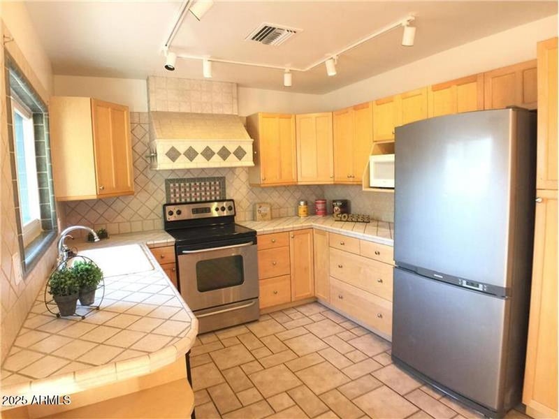 906 Malibu Dr, Tempe, AZ 85282